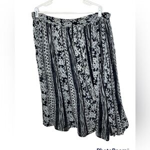 Zontee Floral Skirt Sz one Size plus Size